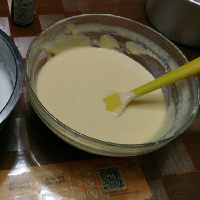輕乳酪蛋糕（酸奶油版本）的做法 步骤3