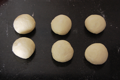 芝麻蔥花面包的做法 步骤2