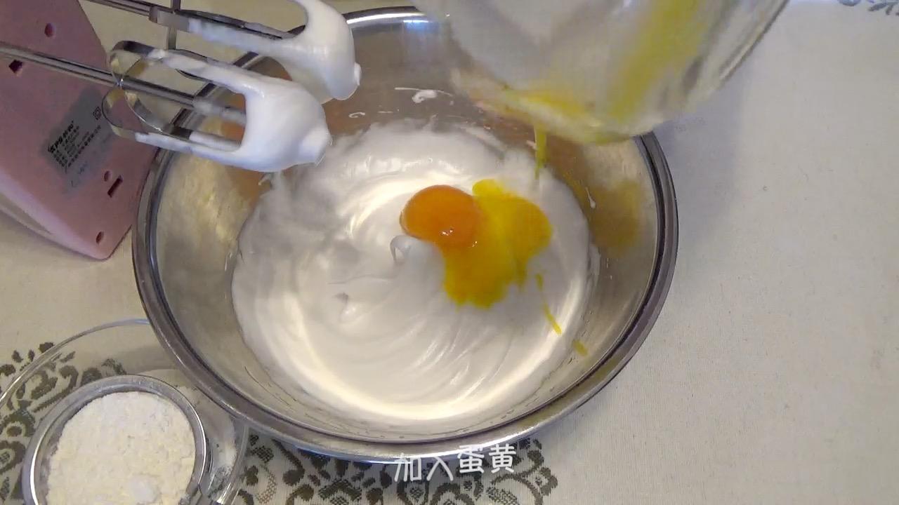 開心果椰漿 慕斯蛋糕（視訊菜譜）的做法 步骤3