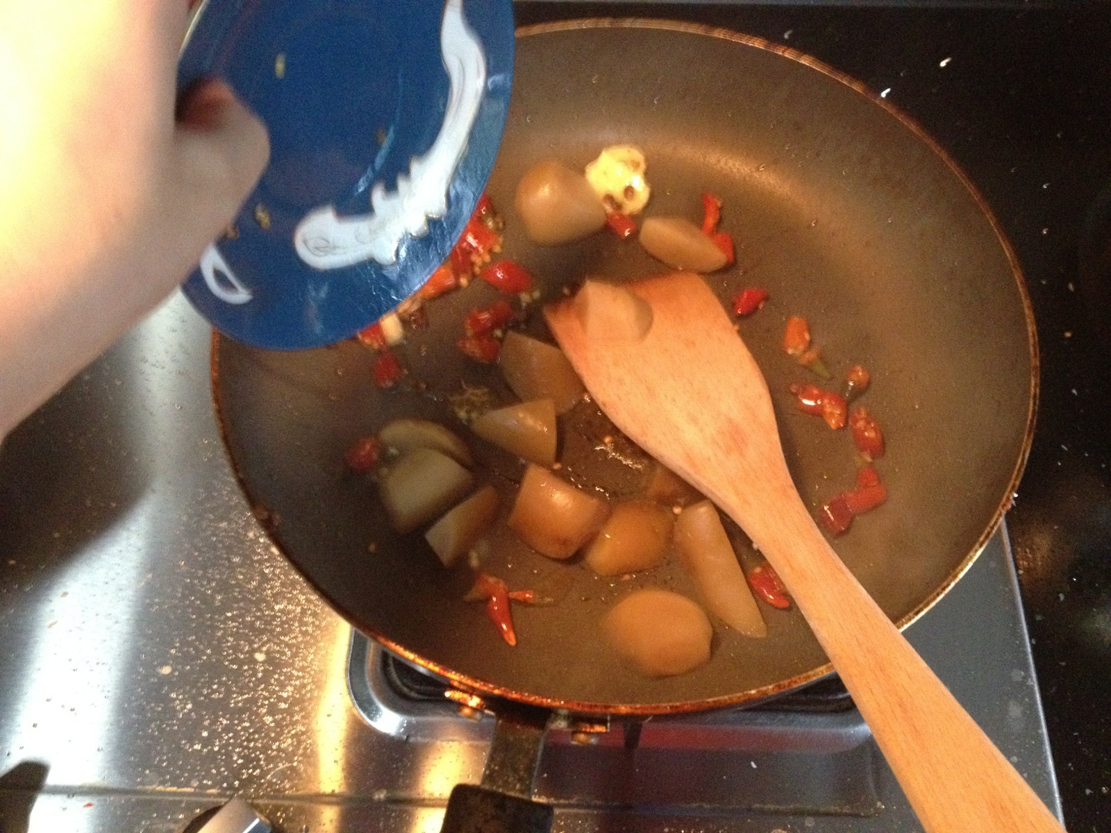泡菜燜雞翅的做法 步骤9