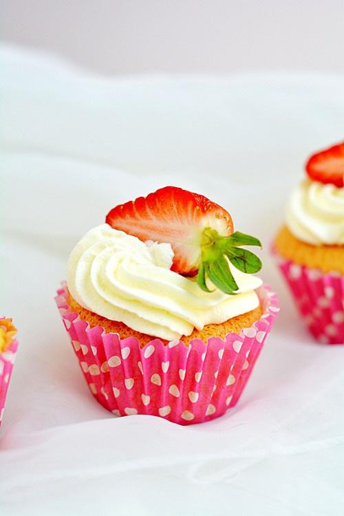 草莓奶油杯子蛋糕——三八節，犒勞自己的小甜品的做法 步骤13