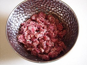 澳洲牛肉粒彩椒焗飯的做法 步骤2