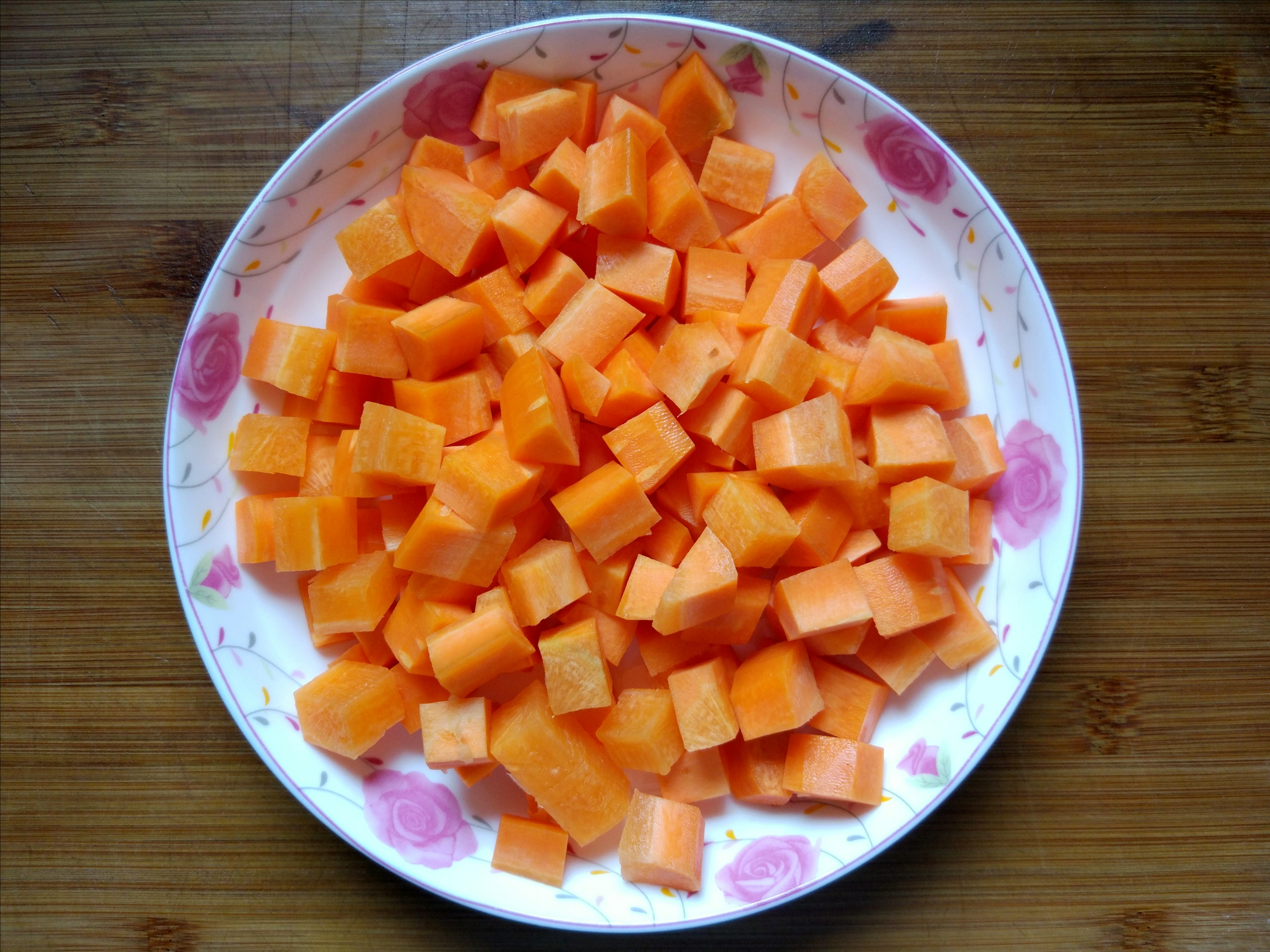 土豆胡蘿蔔炒肉丁的做法 步骤2
