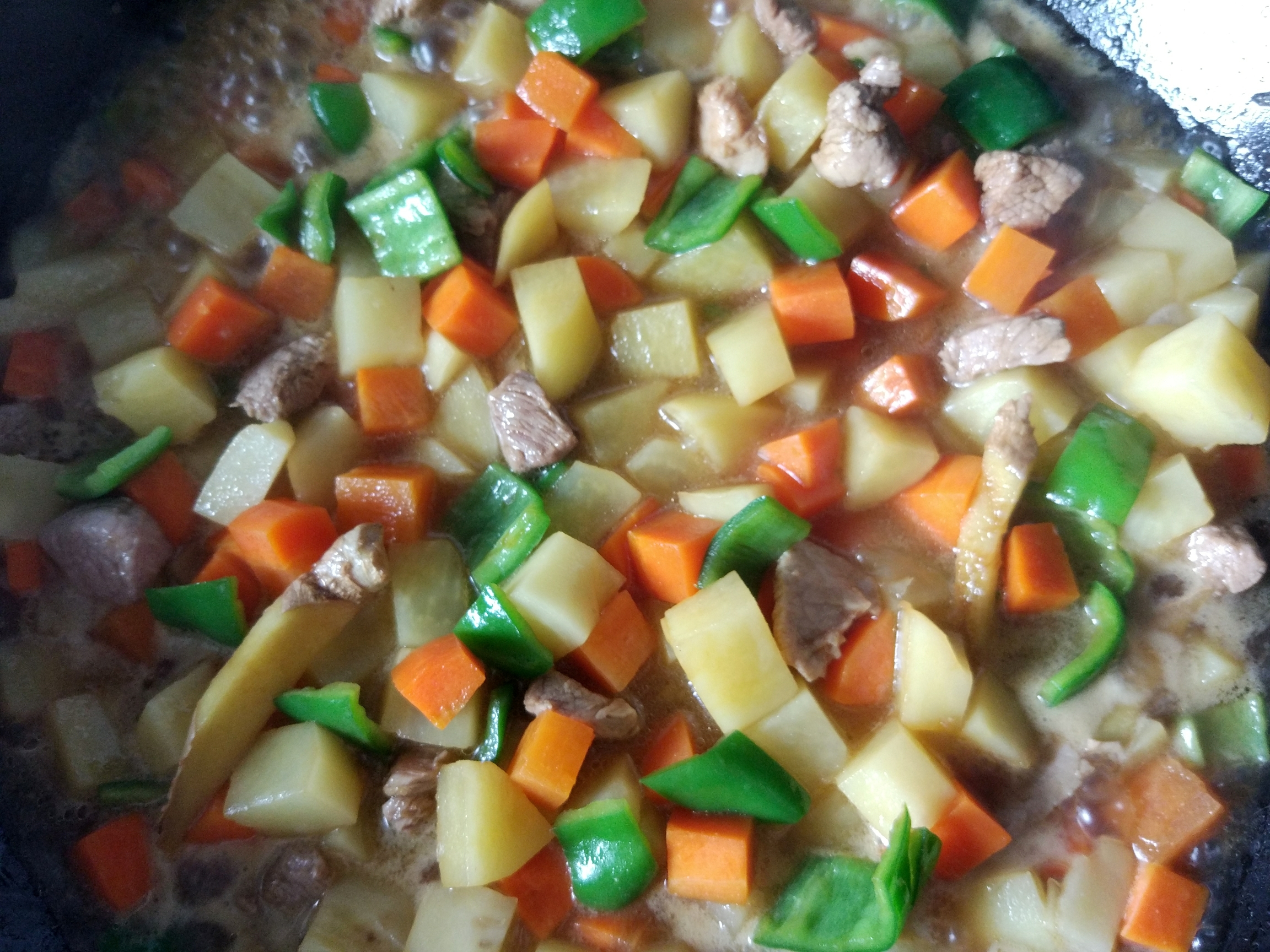 土豆胡蘿蔔炒肉丁的做法 步骤9