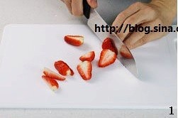 自制草莓果醬的做法 步骤1
