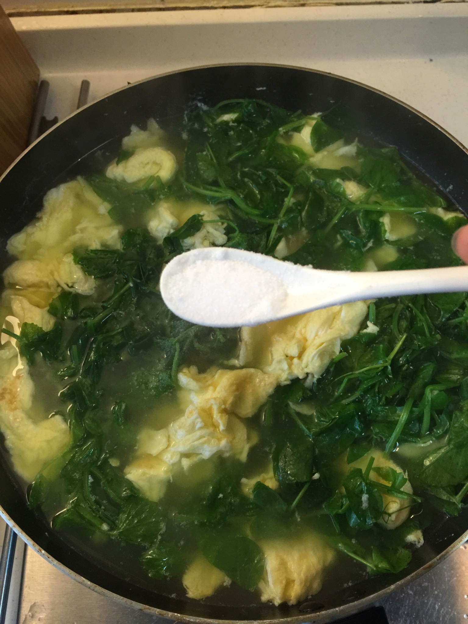 豌豆尖煎蛋湯的做法 步骤8