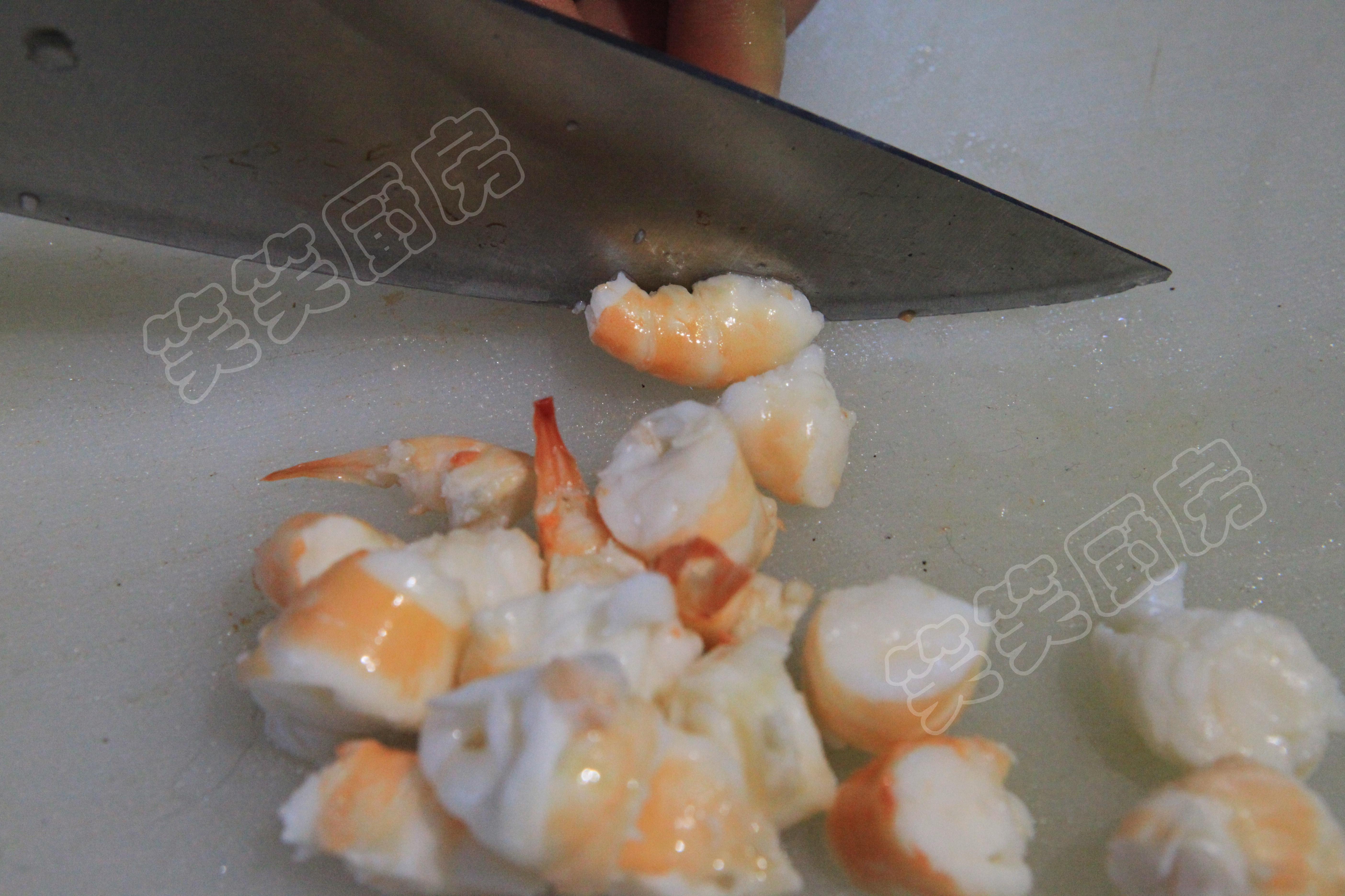懶人出精品菜——清新爽口的芒果鮮蝦沙律的做法 步骤2