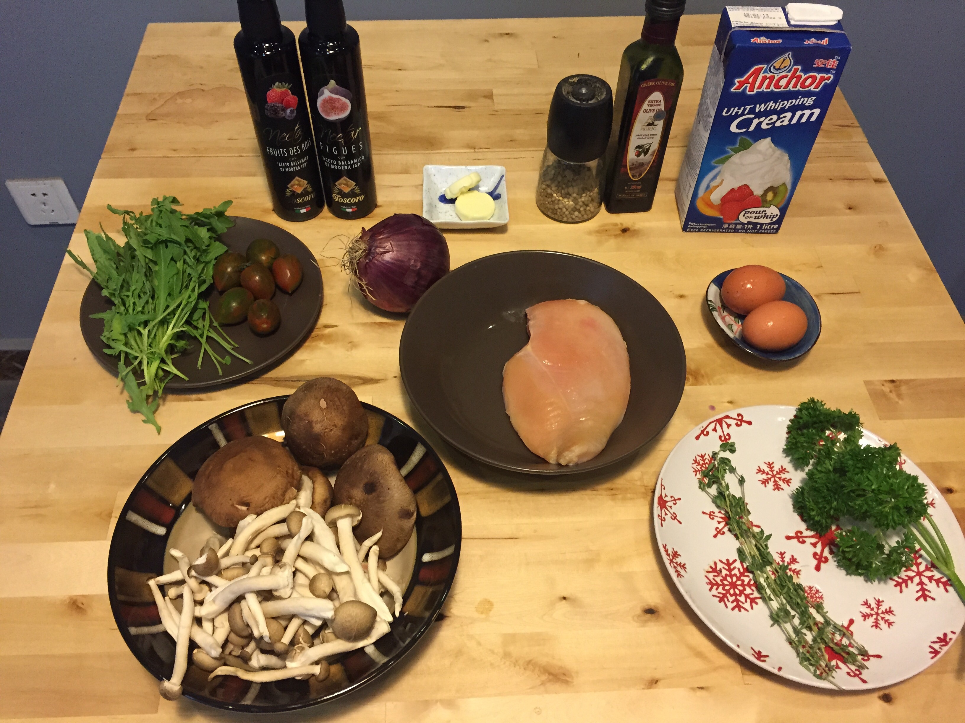 法式蘑菇雞肉凍配番茄芝麻菜沙拉佐香草油醋汁的做法 步骤1