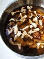 土豆花菇燉雞塊的做法 步骤1