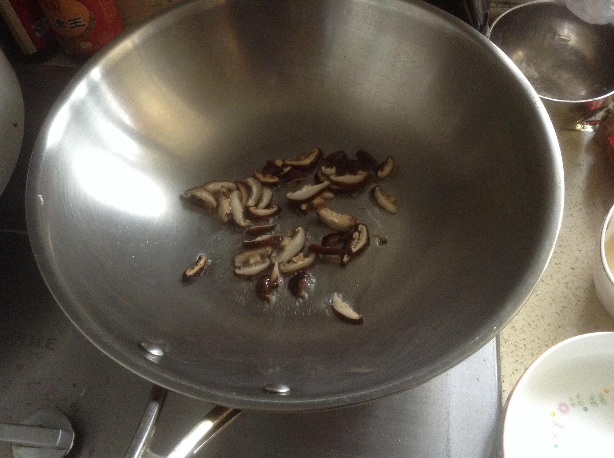 芥菜蝦米香菇炒飯的做法 步骤1