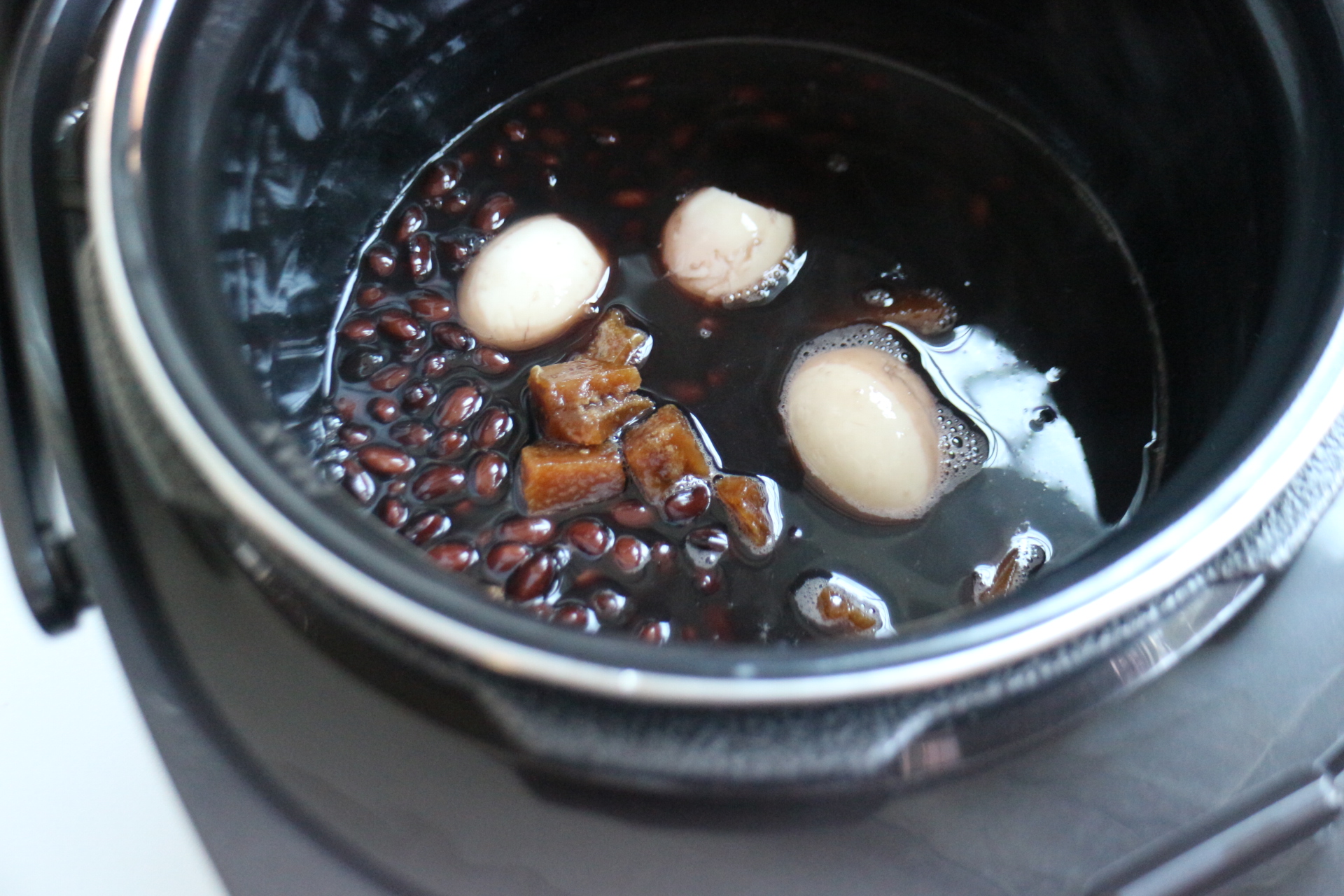 滋補甜湯——黑豆紅糖燉蛋的做法 步骤8