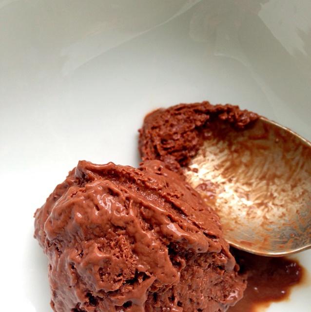 純正黑巧克力冰淇淋的做法 步骤10