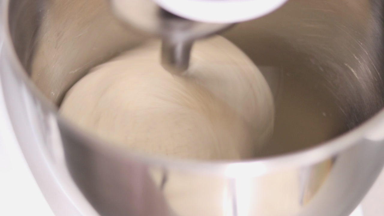 kiri奶油芝士食譜—全麥蔓越莓乳酪軟歐包（視訊）的做法 步骤5