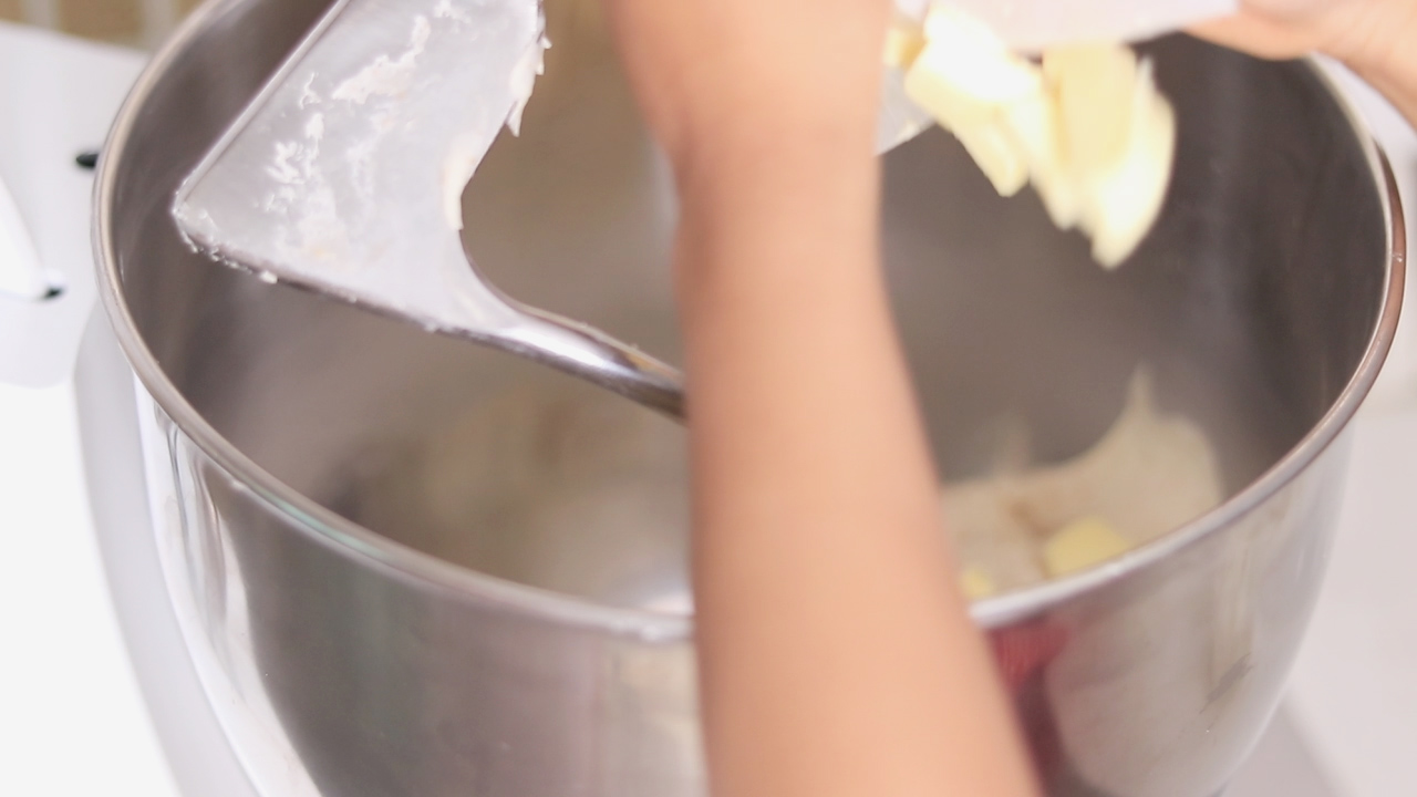 kiri奶油芝士食譜—全麥蔓越莓乳酪軟歐包（視訊）的做法 步骤6