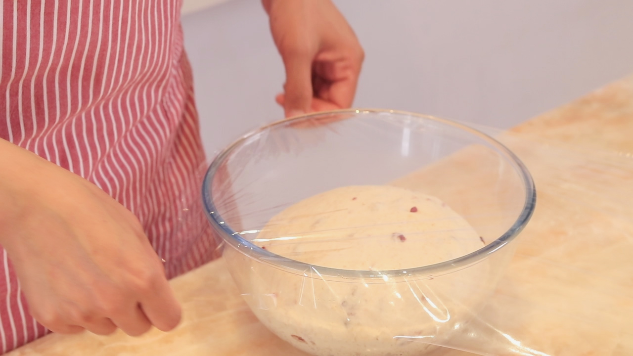 kiri奶油芝士食譜—全麥蔓越莓乳酪軟歐包（視訊）的做法 步骤8