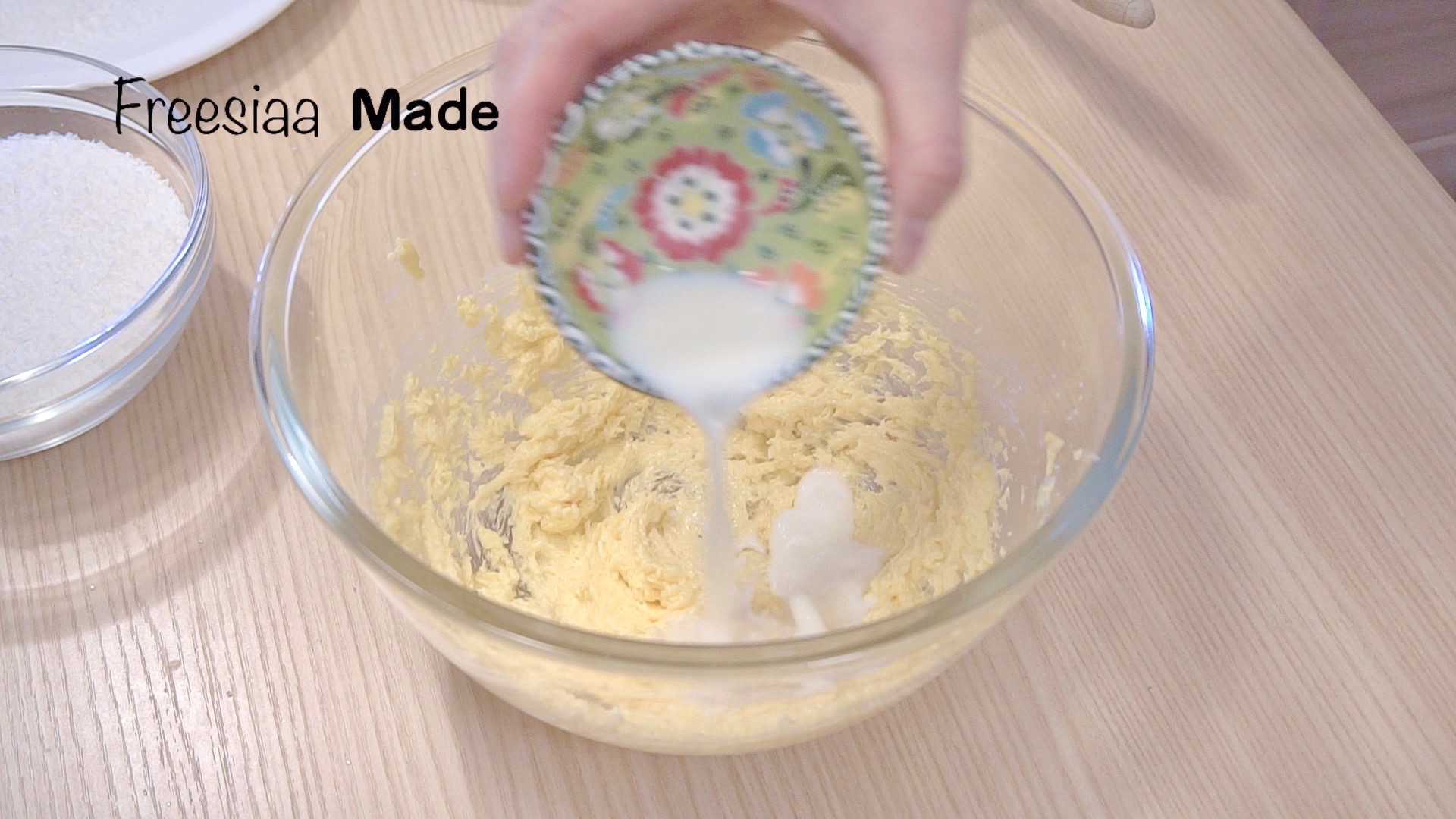 【視訊】椰蓉小酥球（消耗蛋黃）童年美食的做法 步骤3