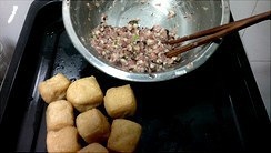 豆腐泡塞肉的做法 步骤1