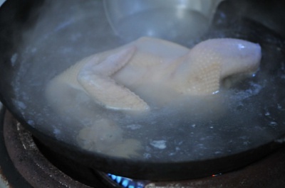 【金字美食廚房】土雞火腿養生煲的做法 步骤1