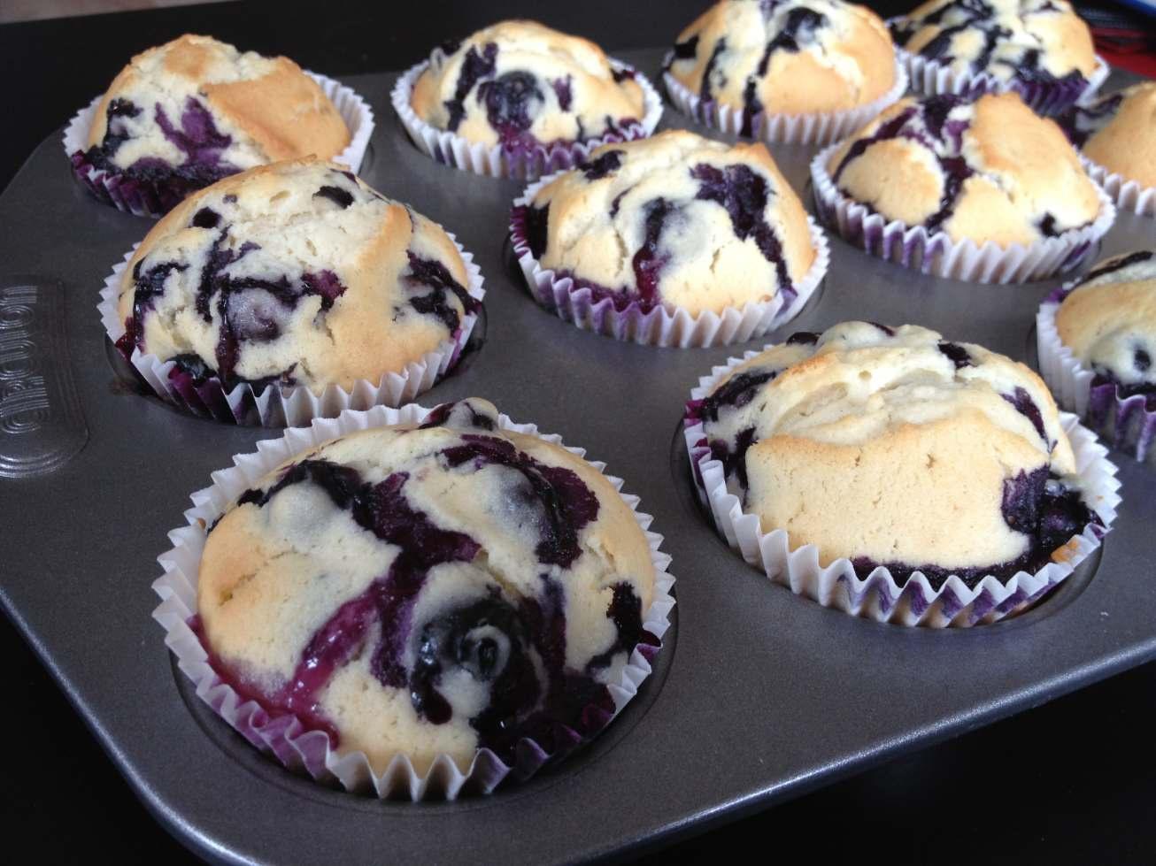 鮮奶油藍莓紙杯蛋糕 Blueberry Crème fraîche cupcake的做法 步骤10
