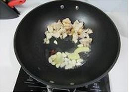 香辣幹鍋土豆片的做法 步骤4