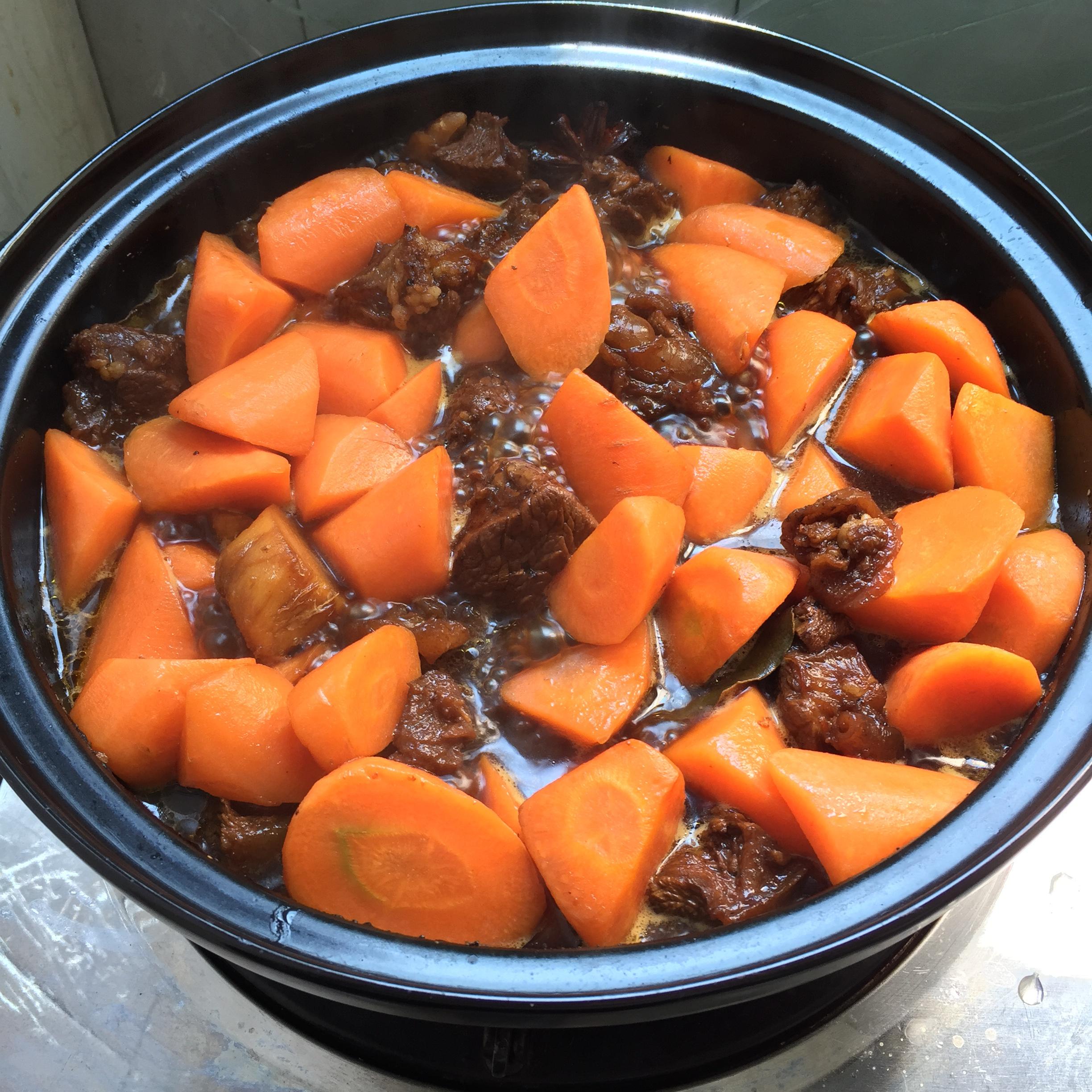 塔吉鍋版胡蘿蔔燉牛肉的做法 步骤4