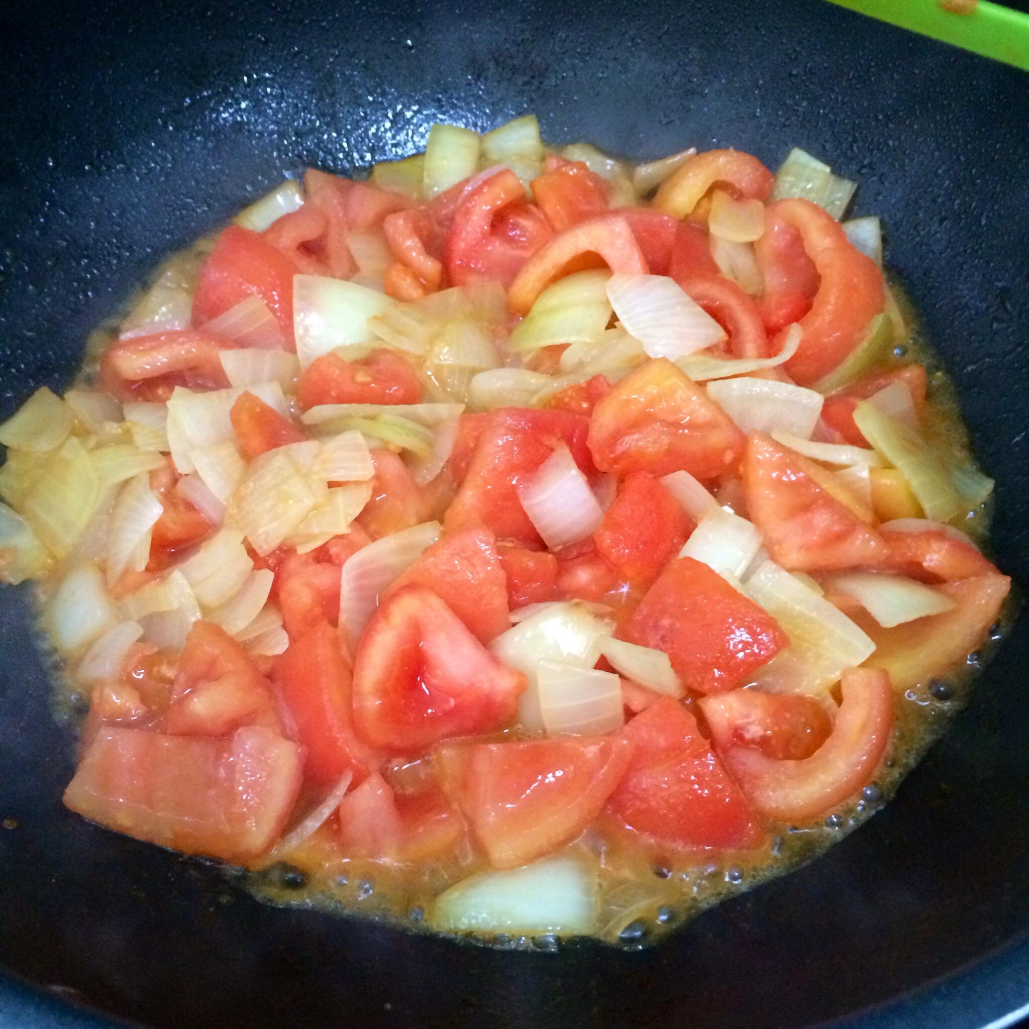 番茄紅咖哩海鮮意麪的做法 步骤3