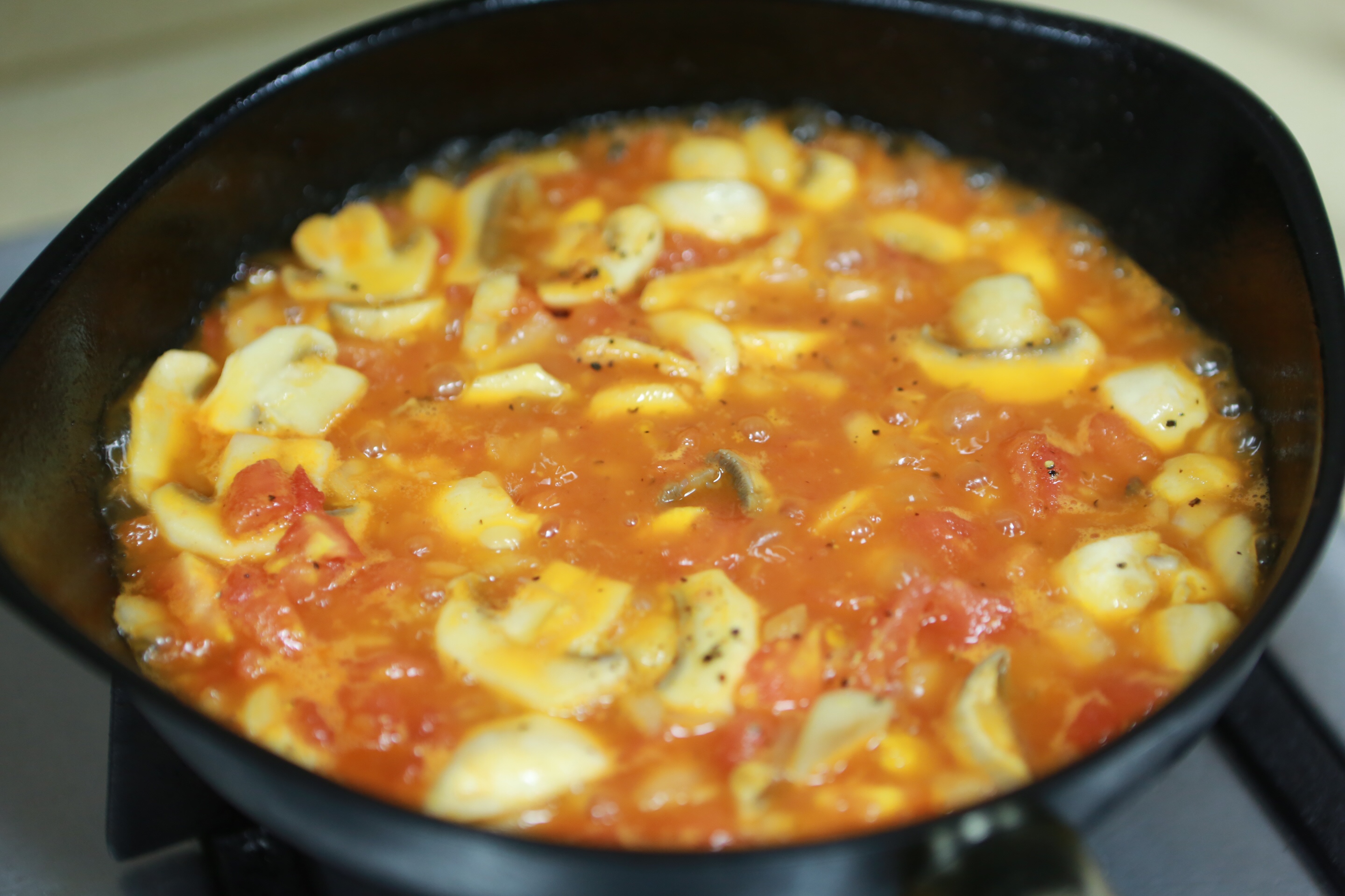 料多多番茄蘑菇炒麪的做法 步骤4