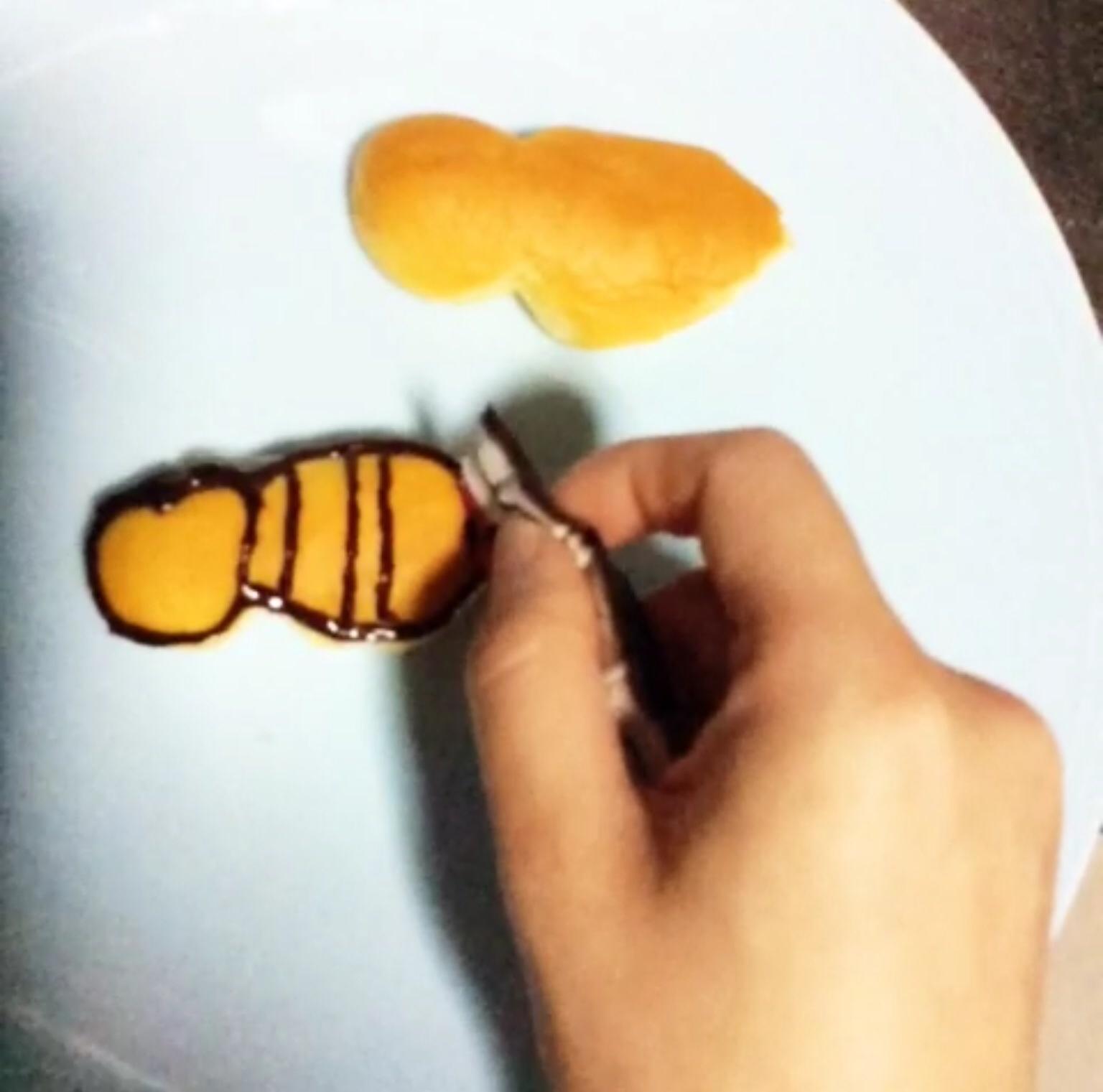 創意趣味兒童餐—兩隻小蜜蜂的做法 步骤3