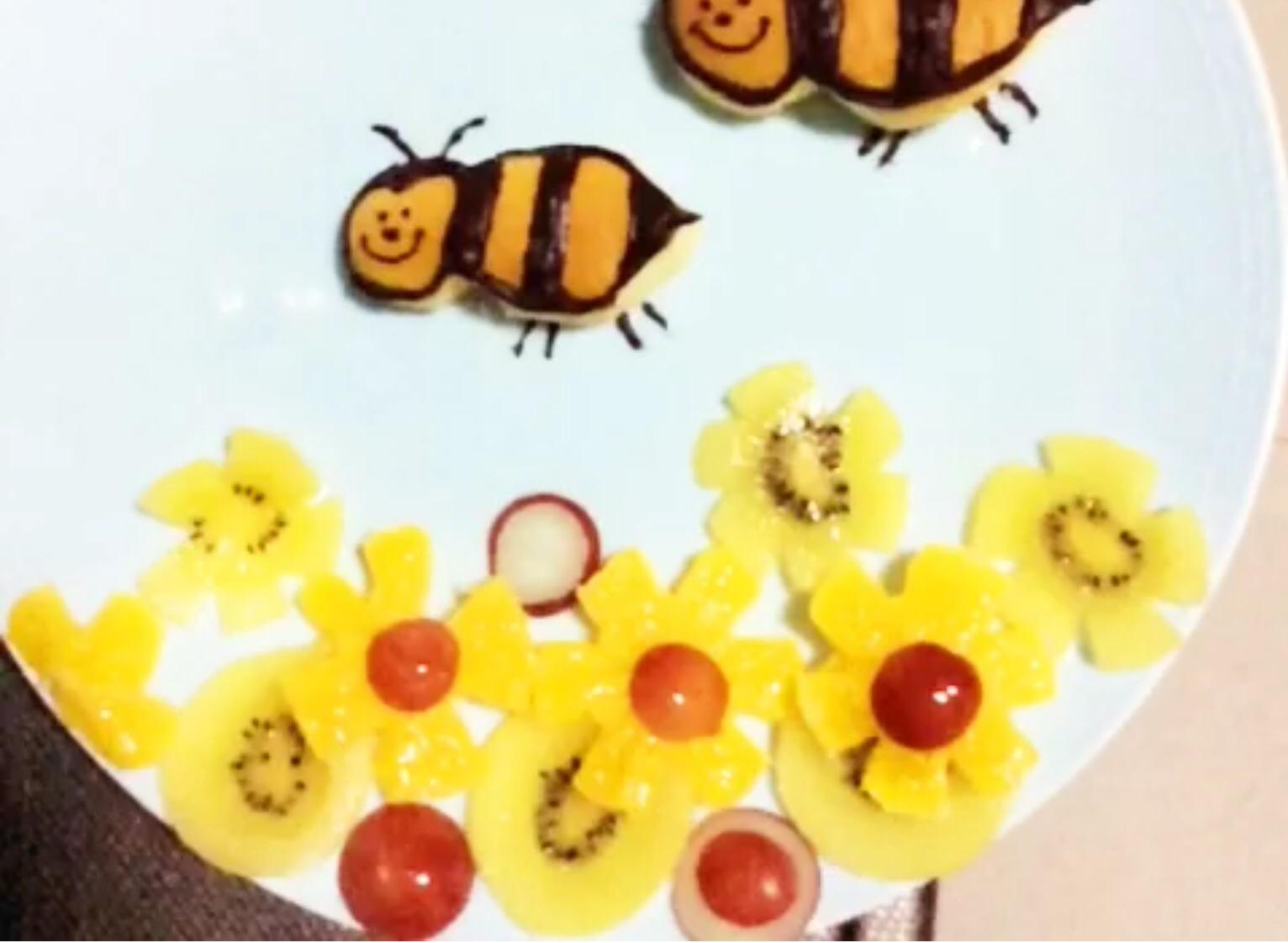 創意趣味兒童餐—兩隻小蜜蜂的做法 步骤5