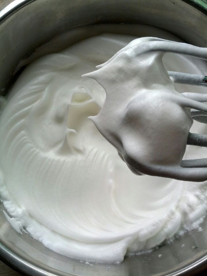 軟綿綿戚風紙杯蛋糕的做法 步骤7