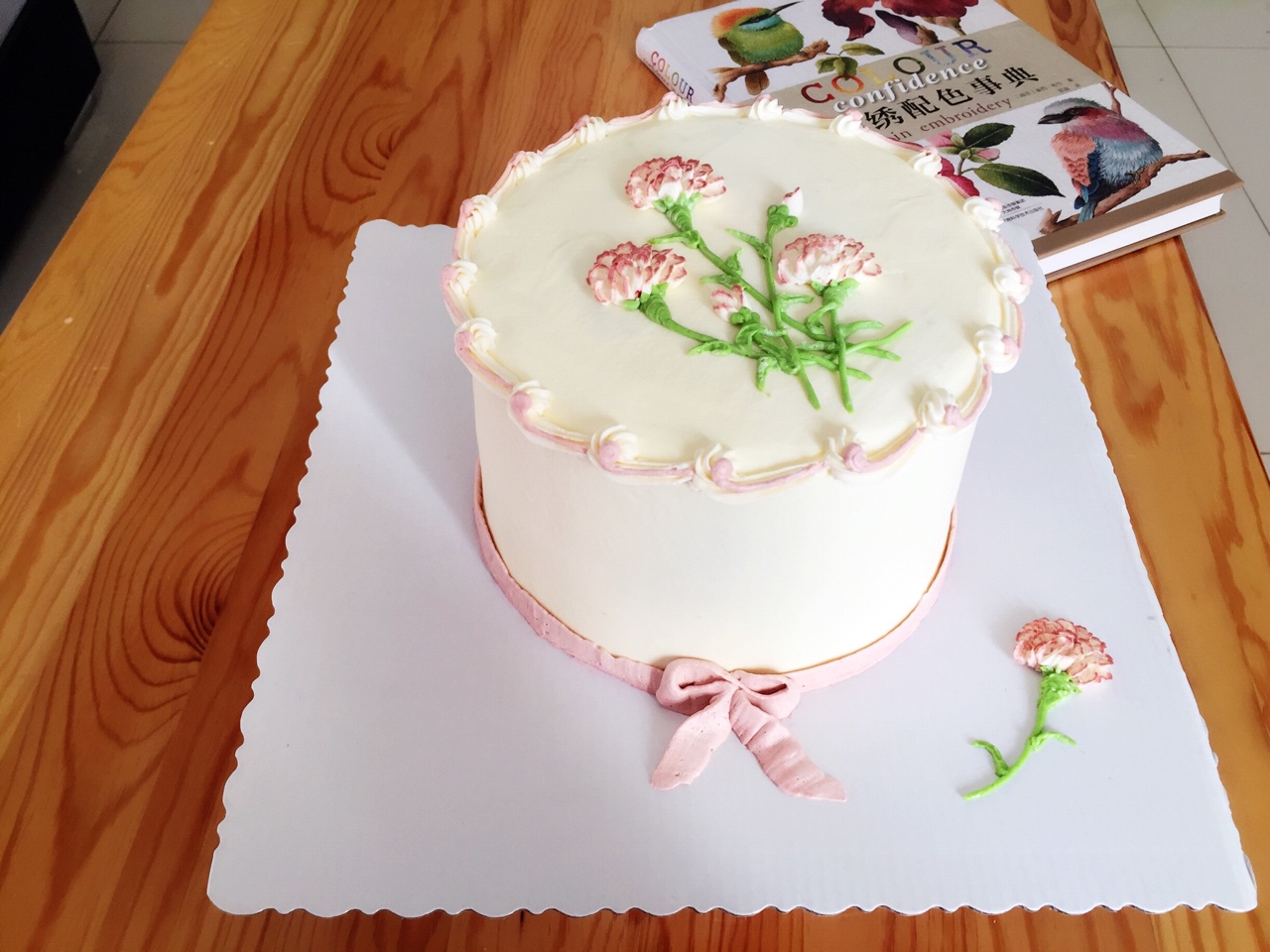 奶油霜裱花蛋糕：康乃馨的做法 步骤1