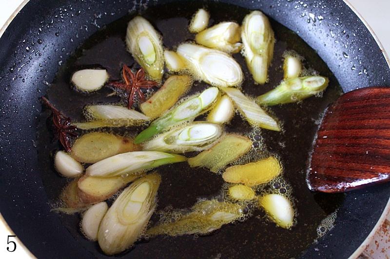 翅中蝦火鍋，過節待客超有面子的一鍋兩吃香辣火鍋的做法 步骤5