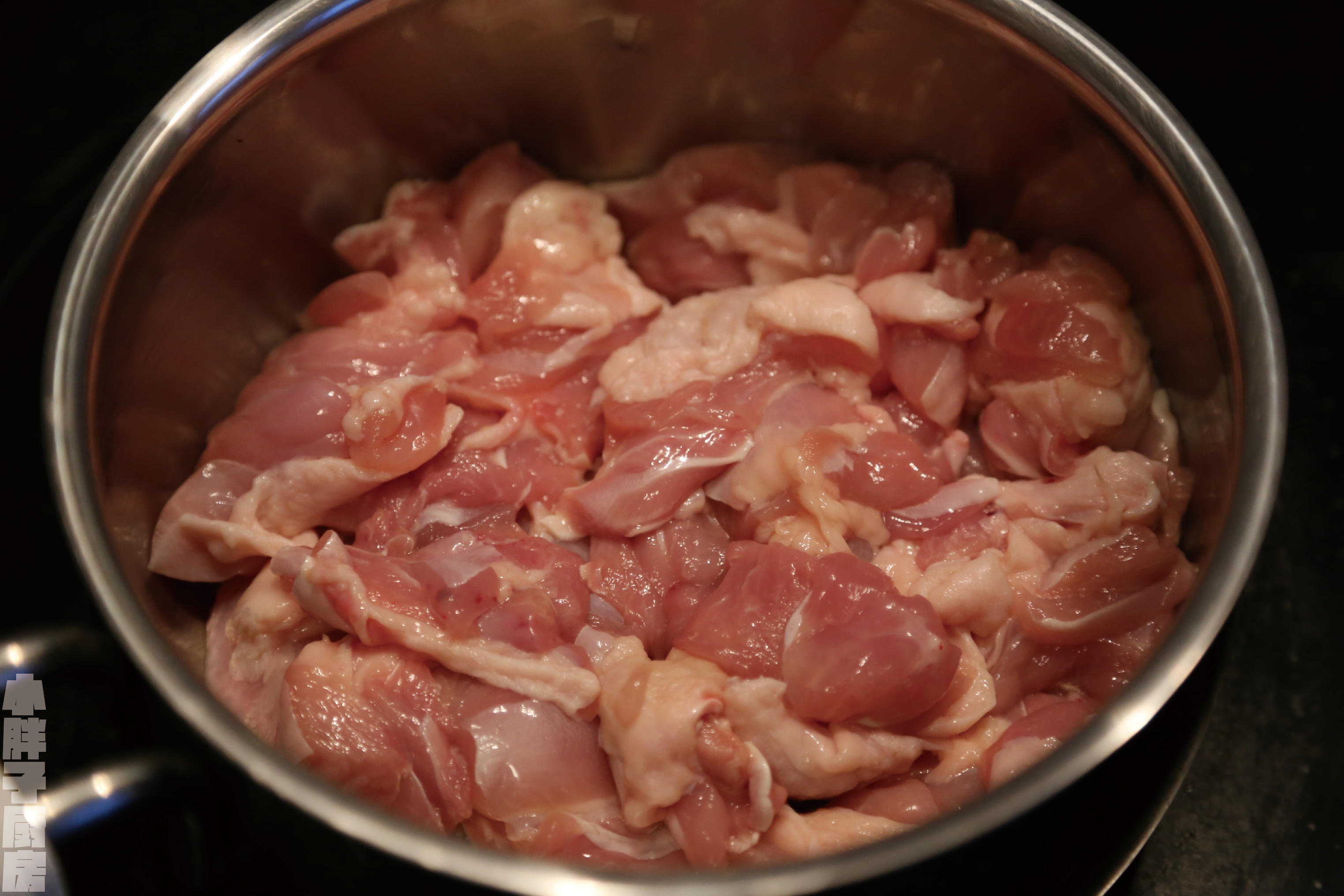 粵菜⎪欖菜香蔥煎雞腿肉的做法 步骤1