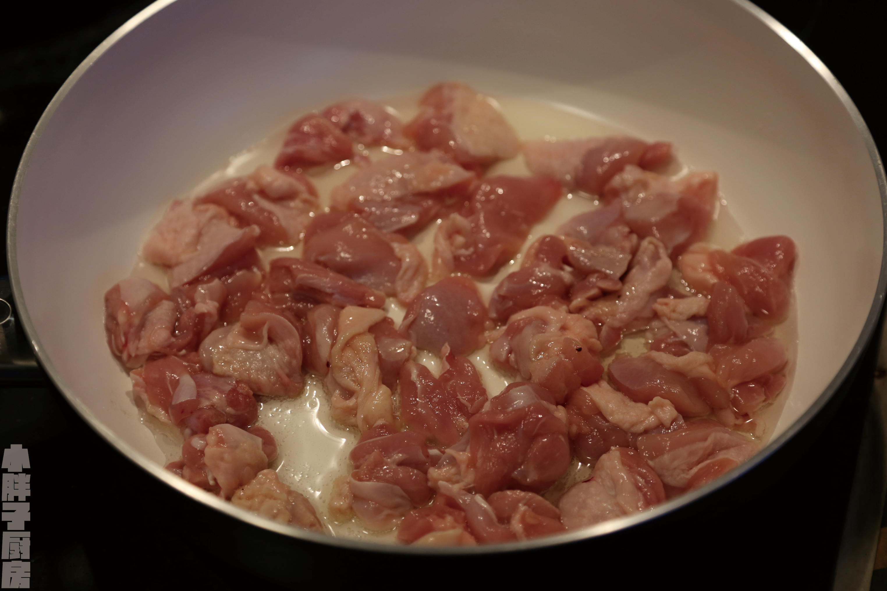 粵菜⎪欖菜香蔥煎雞腿肉的做法 步骤2