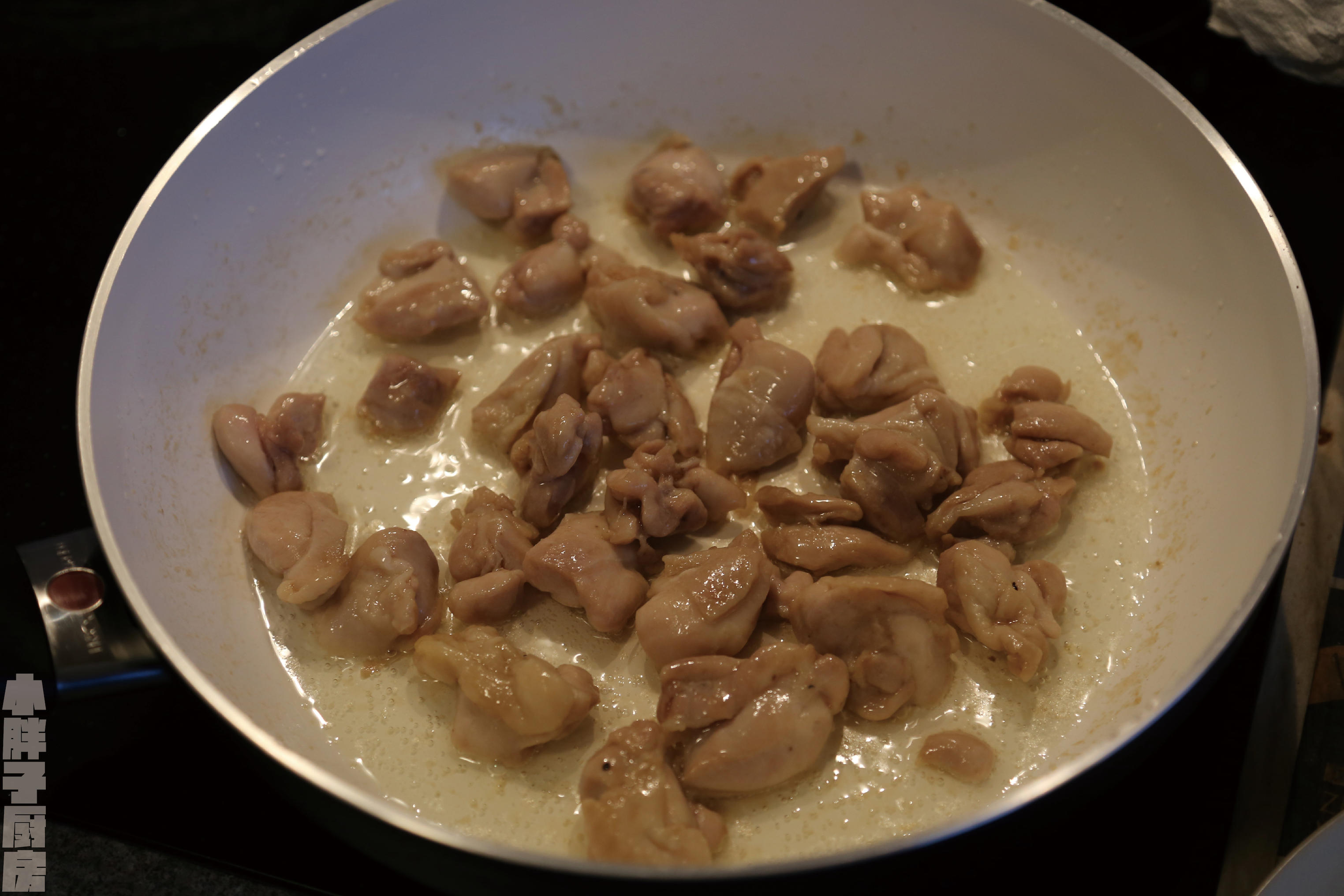 粵菜⎪欖菜香蔥煎雞腿肉的做法 步骤5