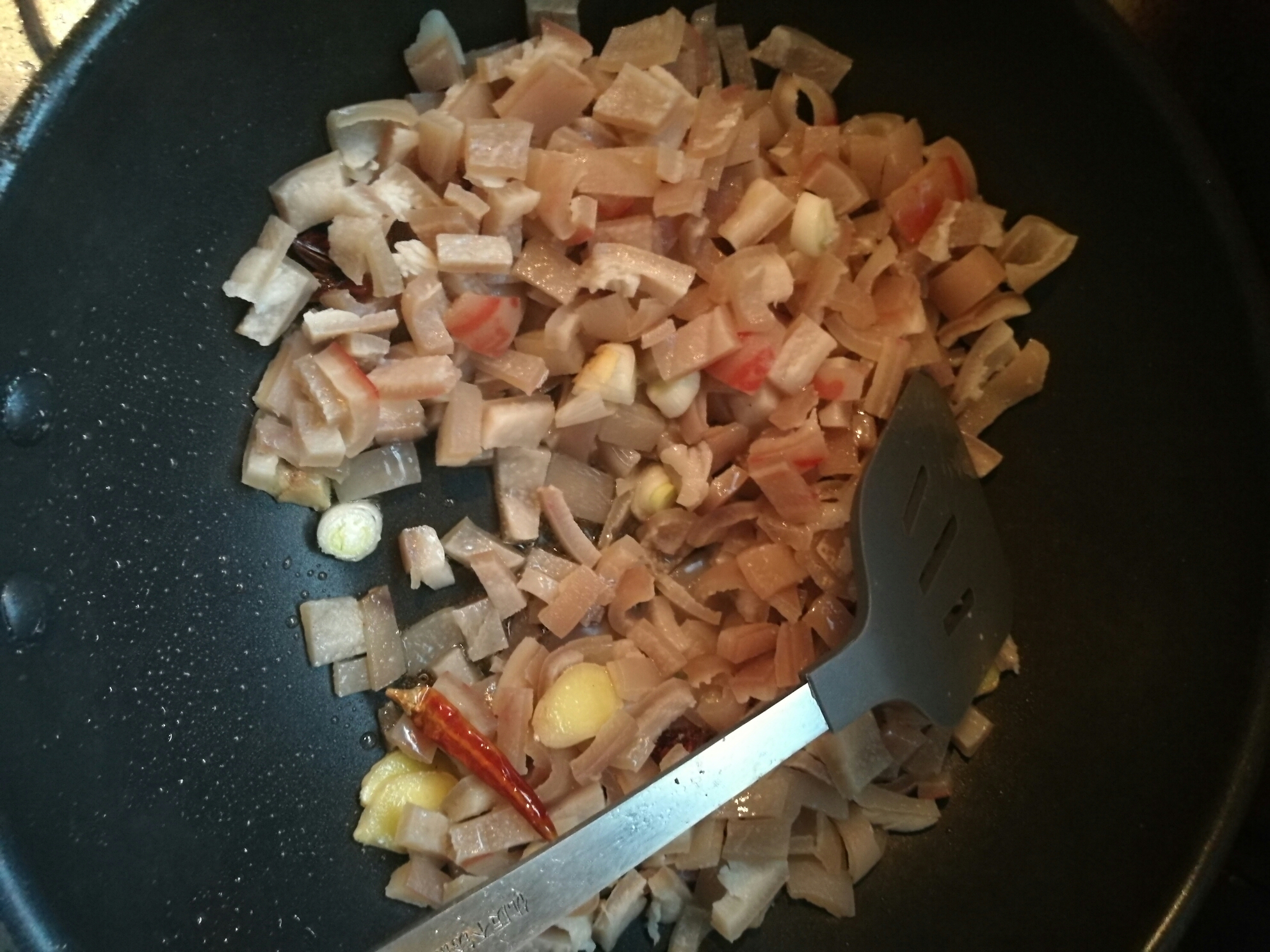 家常疙瘩肉皮鹹菜的做法 步骤4