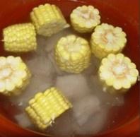 玉米排骨湯的做法 步骤3