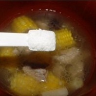 玉米排骨湯的做法 步骤6