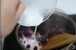 黑櫻桃海綿蛋糕卷的做法 步骤3
