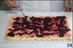 黑櫻桃海綿蛋糕卷的做法 步骤24