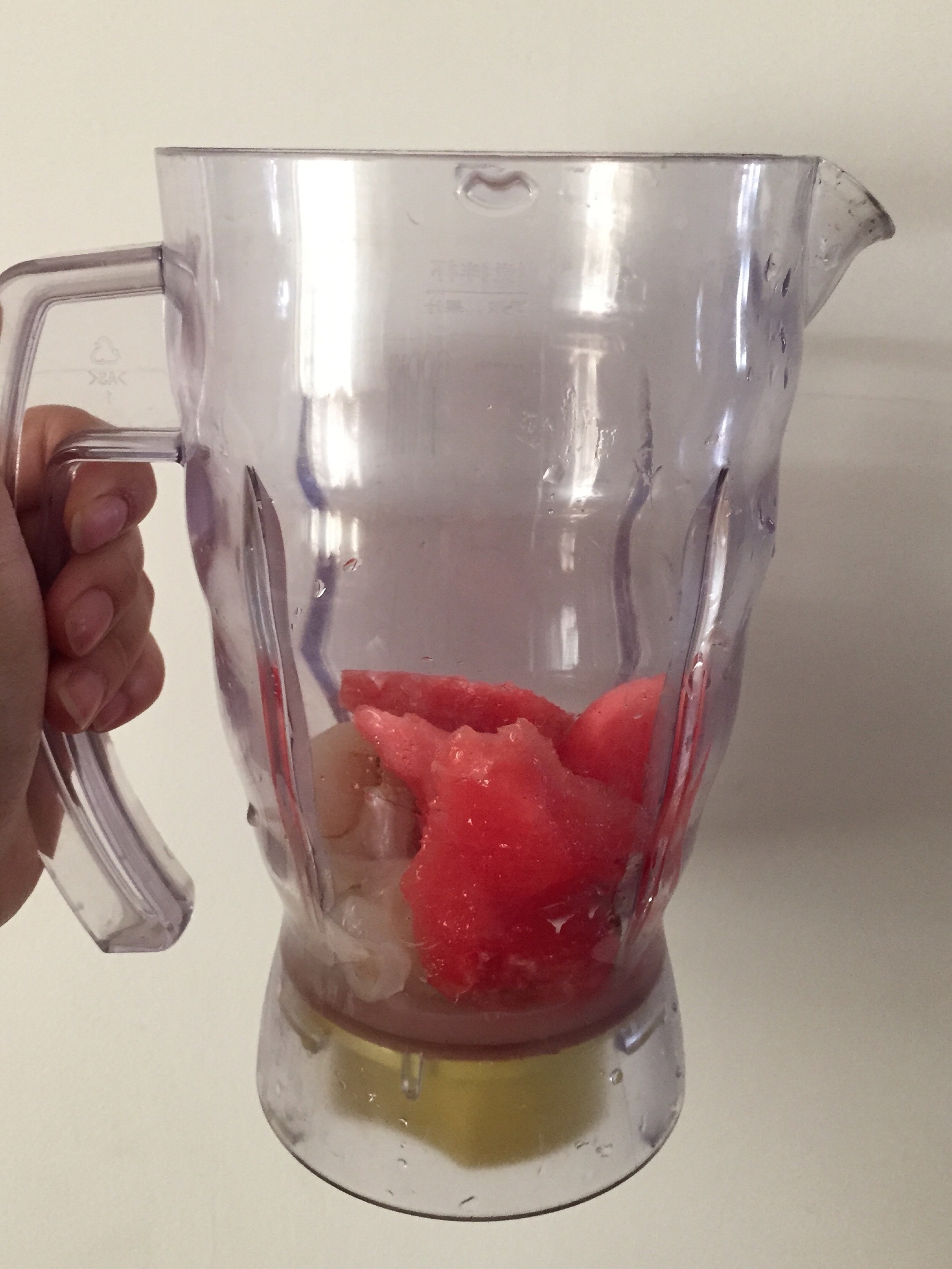 最好喝的搭配——agnes b cafe的荔枝西瓜汁的做法 步骤3