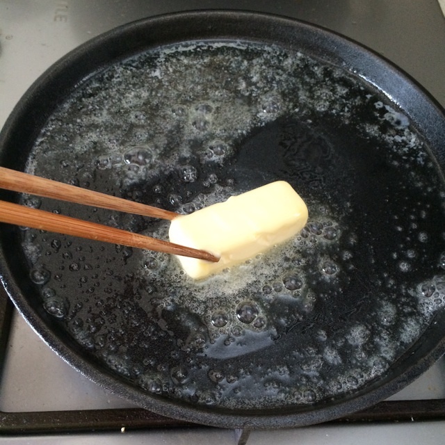 黃油煎松茸的做法 步骤3