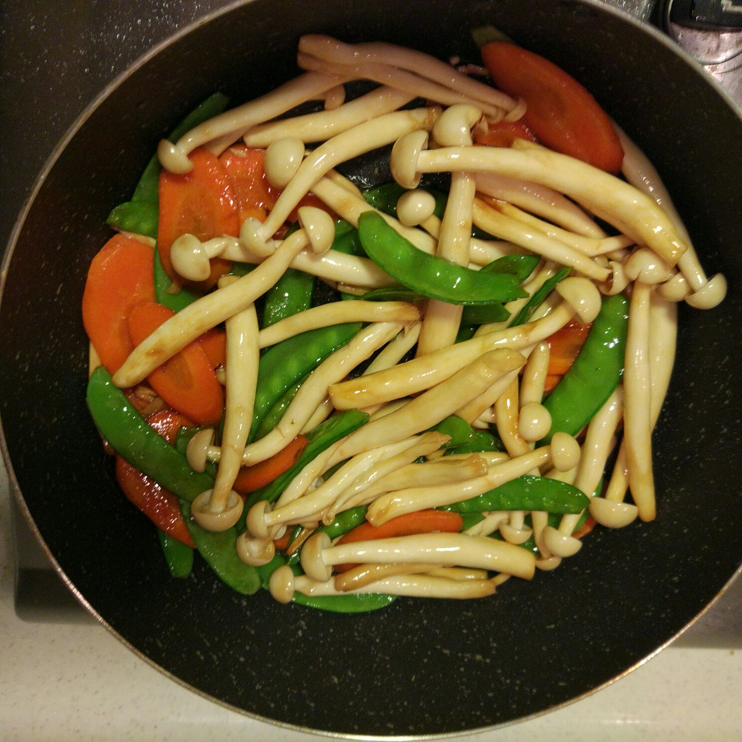 孕餐什錦:荷蘭豆 西藍花 胡蘿蔔 雞腿菇的做法 步骤5