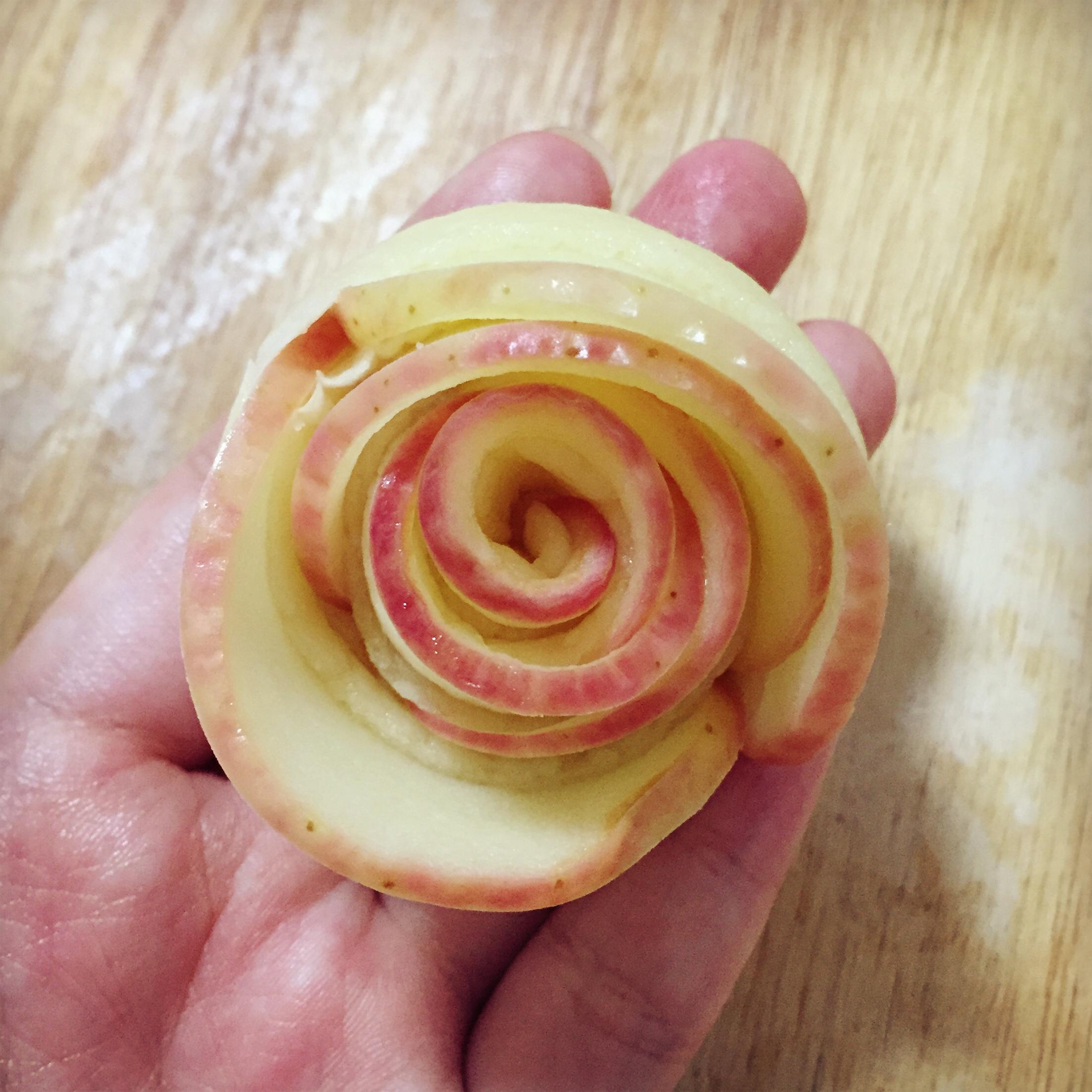 烤玫瑰蘋果花的做法 步骤7