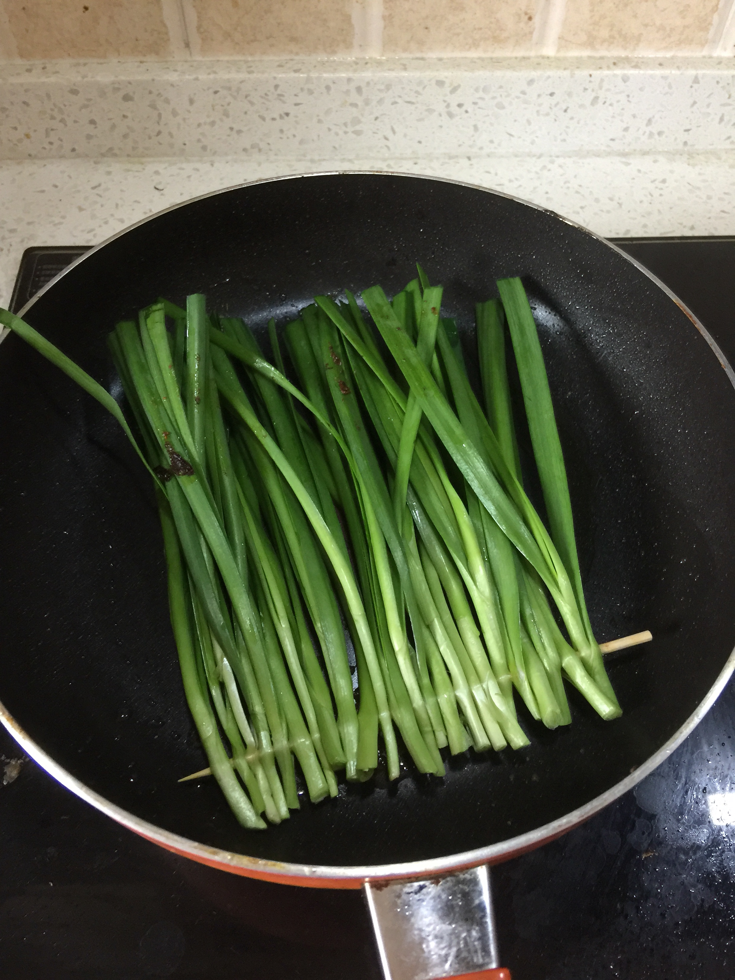 烤韭菜（平底鍋版）的做法 步骤2
