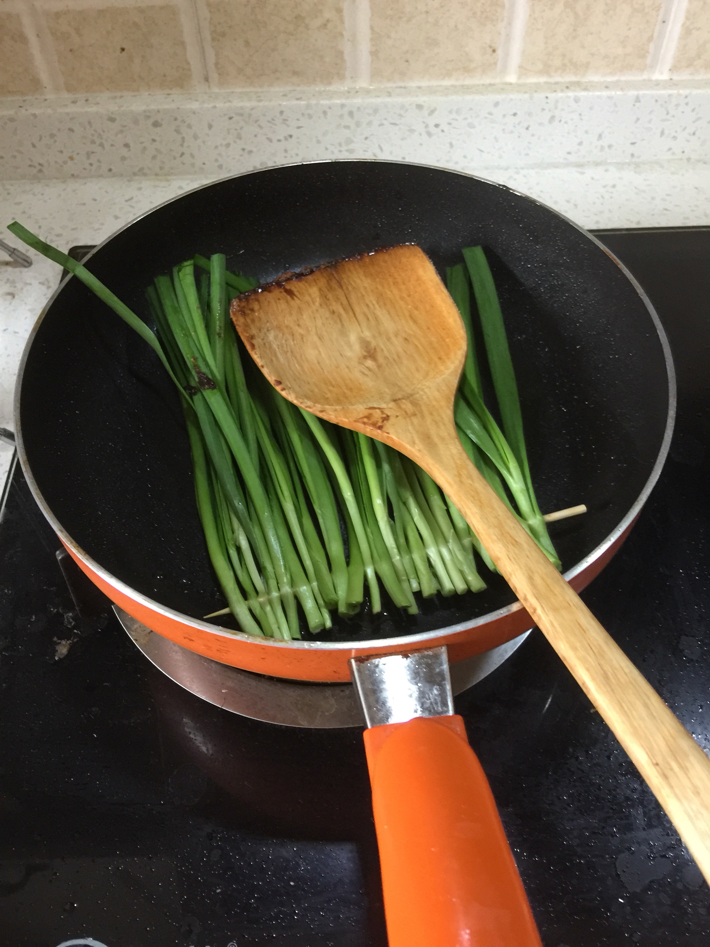 烤韭菜（平底鍋版）的做法 步骤3