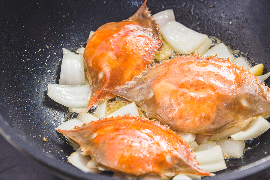 絲瓜梭子蟹煲：梭子蟹的鮮美開啟方式的做法 步骤8