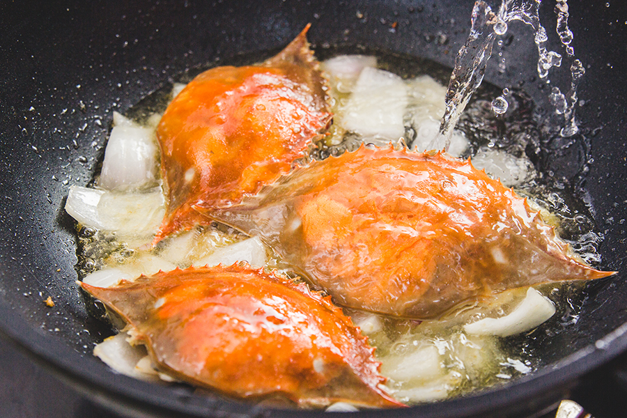 絲瓜梭子蟹煲：梭子蟹的鮮美開啟方式的做法 步骤9
