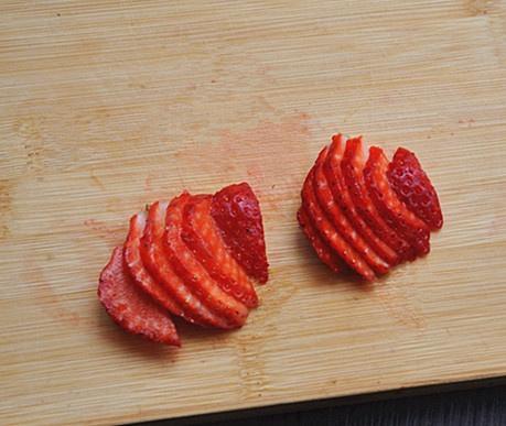 金魚（草莓創意擺盤）的做法 步骤4