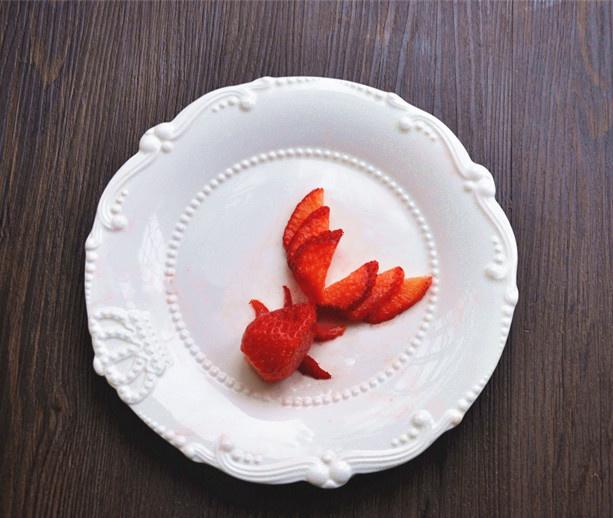 金魚（草莓創意擺盤）的做法 步骤5
